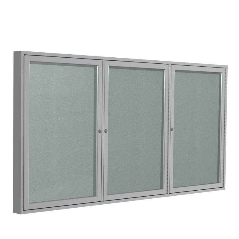 Babillard fermé en vinyle 3 portes avec cadre en satin Ghent, H 4 pi x l 8 pi, Satin, Argent