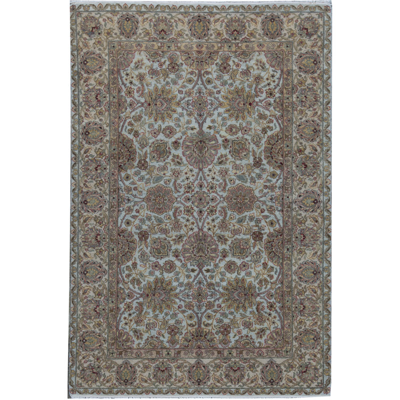 Tapis vert clair et ivoire noué à la main de haute qualité