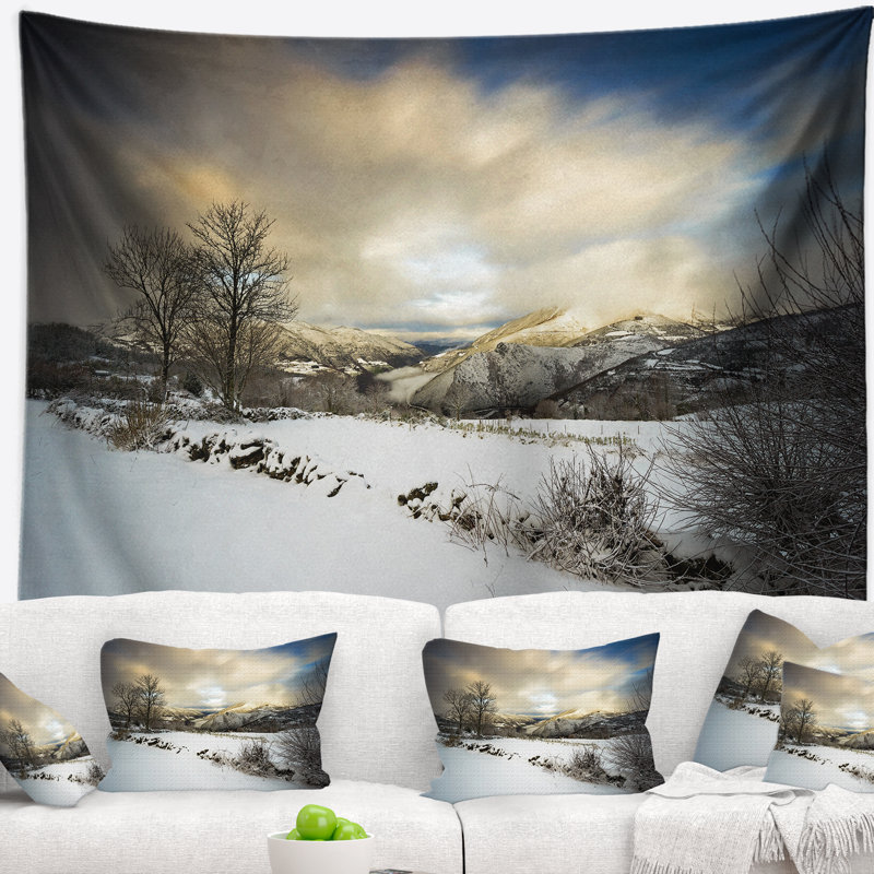 Tempête de neige en tapisserie de polyester en espagne avec accessoires suspendus inclus, H 32 po x l 39 po