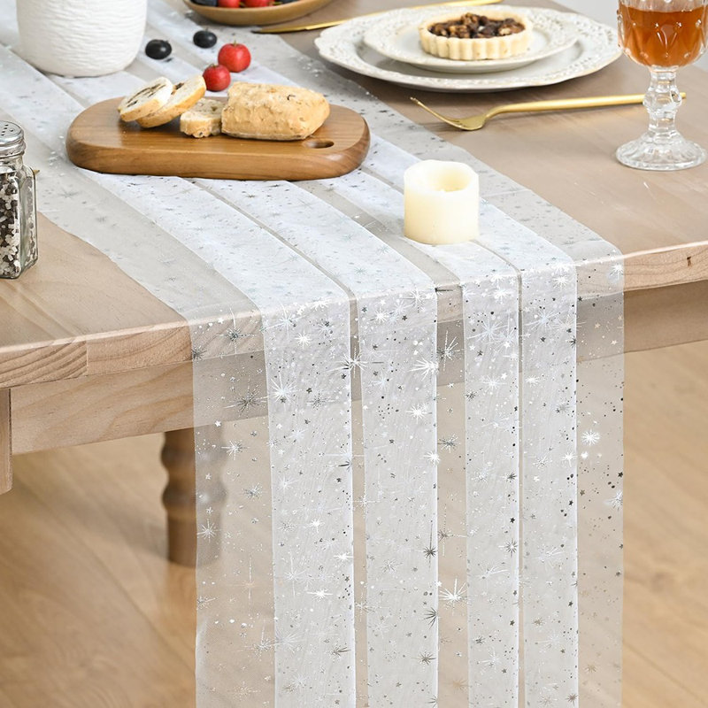 Chemin de table Gauze - blanc / or / argent - motif d'étoiles transparentes