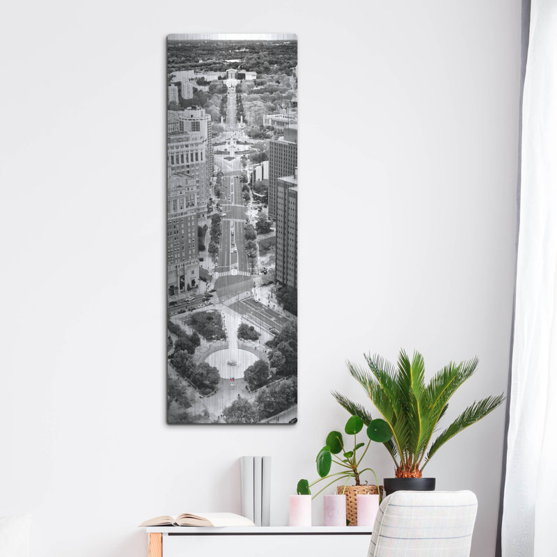 «Benjamin Franklin Parkway B & w» par Erin Clark, art mural en métal, H 48 po x l 16 po