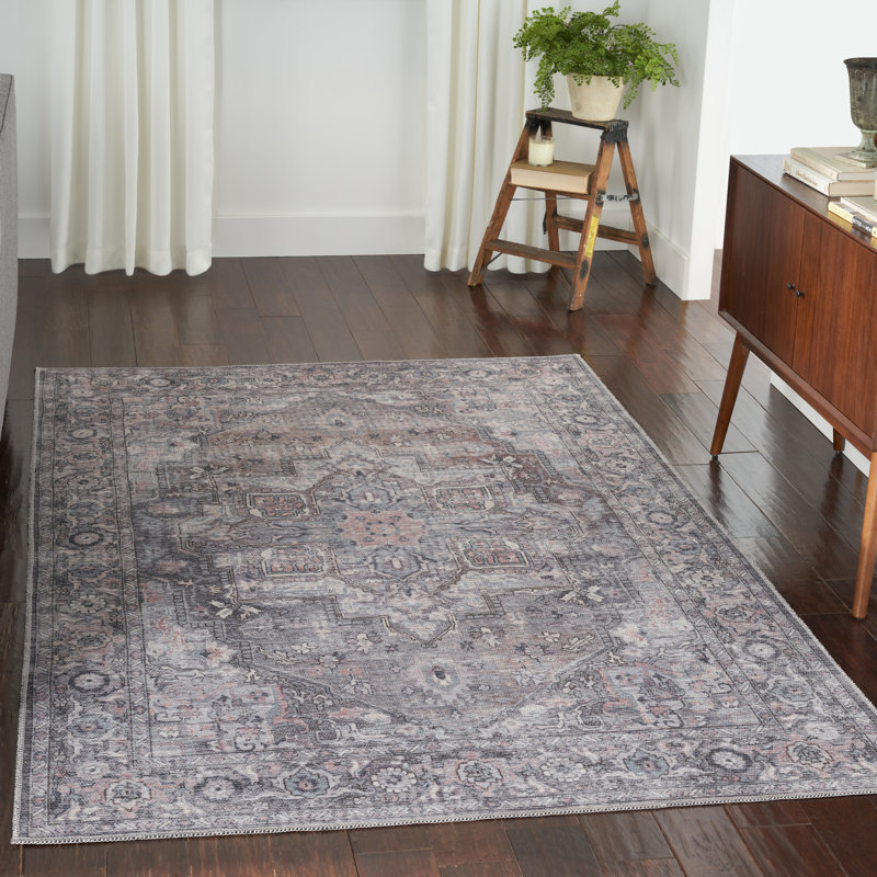 Lyiah Oriental Machine Washable Polyester Area Rug in Gray, Rectangle 5'3" x 7'3"