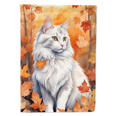 Chat en feuilles d'automne