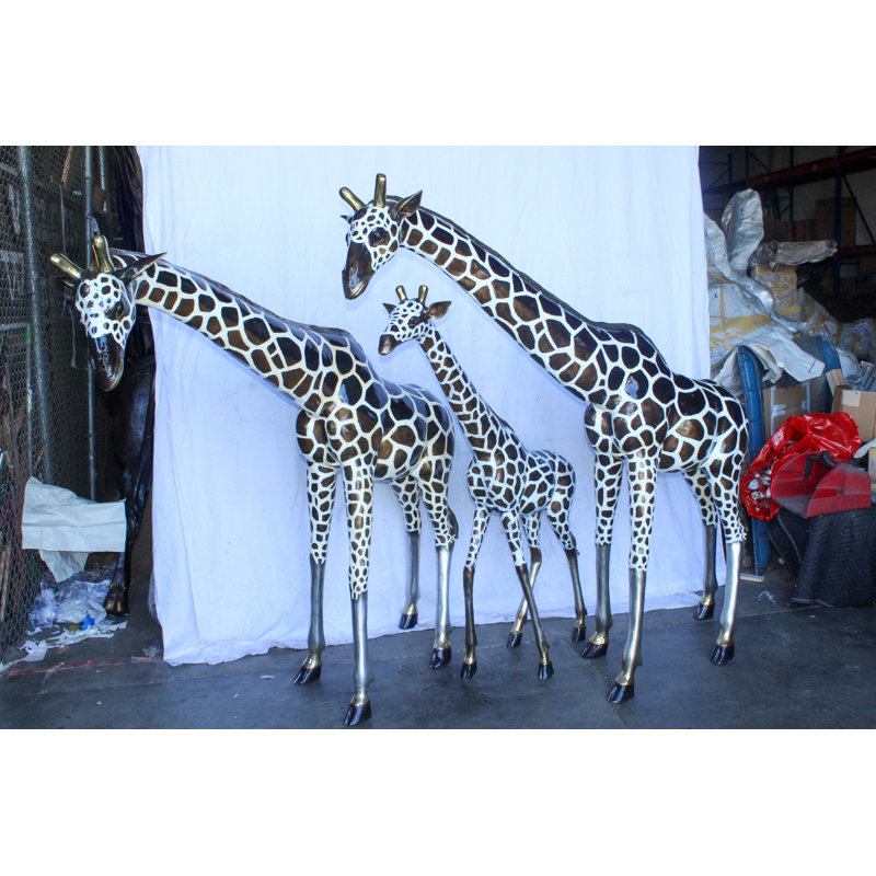 Statue famille de girafes en bronze de la collection Nifao, finition argent et brun 86 po x 24 po x H 85 po