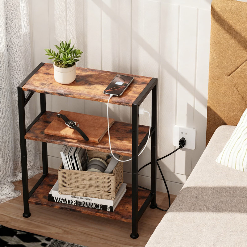 Table de bout mince à 3 niveaux avec station de charge, table d'appoint étroite avec port USB / Type C et 2 prises, table de chevet peu encombrante pour le salon, la chambre à coucher, le bureau