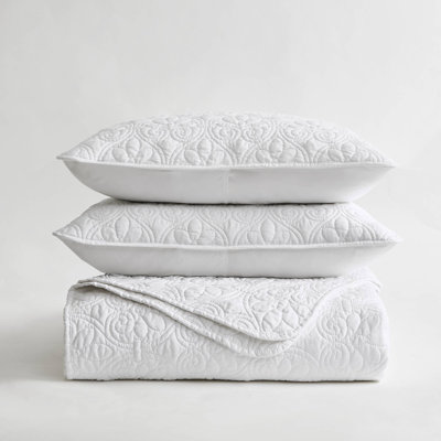 Quebec Reversible Quilt Set