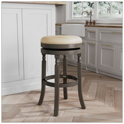 Tabouret de bar de 30 po Palmer Lake au fini gris patiné et siège en cuir gris français, combinant élégance traditionnelle et confort moderne.