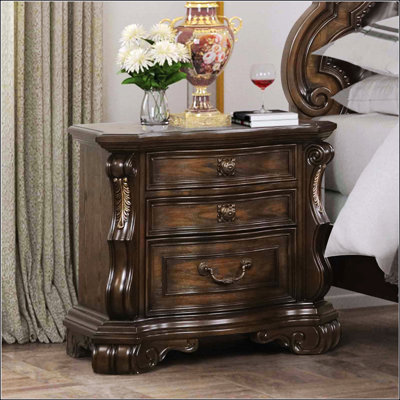 Table de chevet de style traditionnel avec glissière à roulement à billes, tiroirs en queue d'aronde et ports USB pour une fonctionnalité améliorée et une finition brun foncé