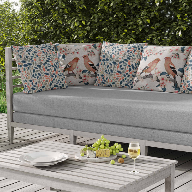 Coussin Goldfinch Haven Broadcloth, H 26 po x l 26 po, Blanc / rose