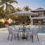 Ensemble repas pour 4 personnes en osier avec table ronde, coussins inclus