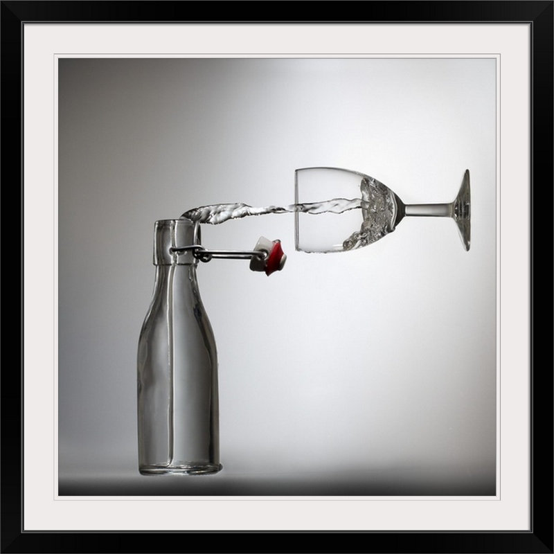 Straub «Pouring?» par Wieteke De Kogel, reproduction de photo, H 24 po x l 24 po x P 1 po, Cadre noir