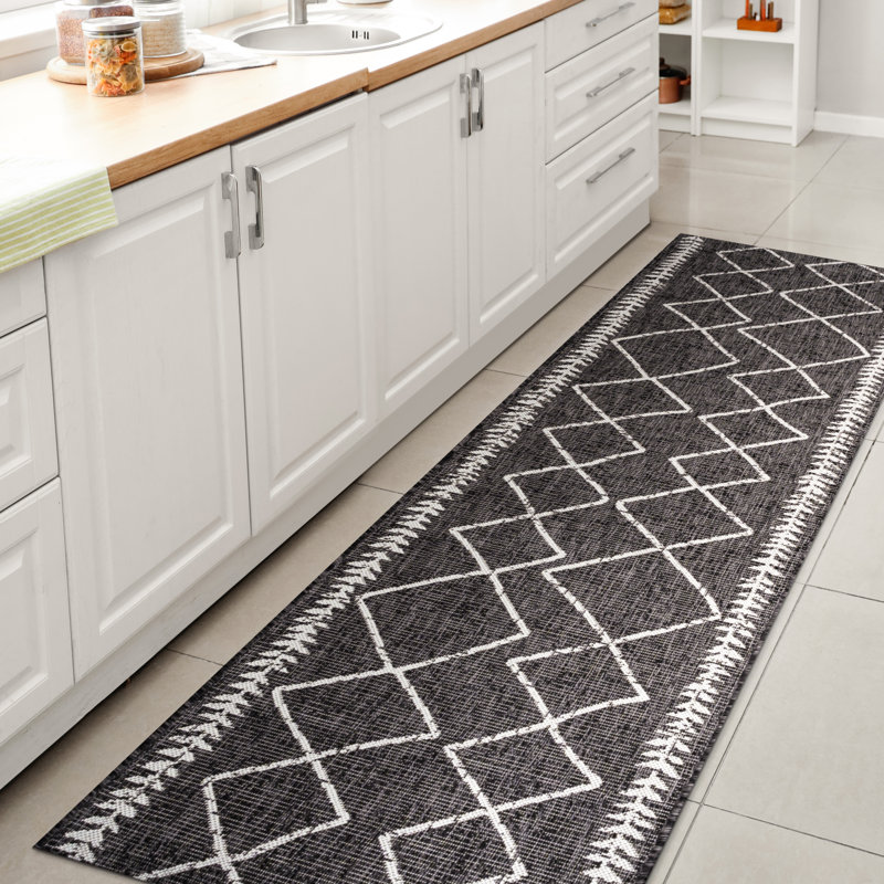 Muirhead Tribal Diamond Trellis Black/Ivory Indoor/Outdoor Rug, Runner 2'2" x 10'