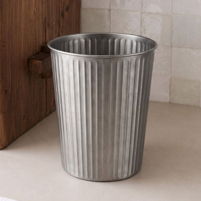 Ridge Embossed Metal 1.8 Gallon Wastebasket Trash Can for Home Office, Decorative Wastebasket, Modern Bathroom Garbage Can, Pewter
