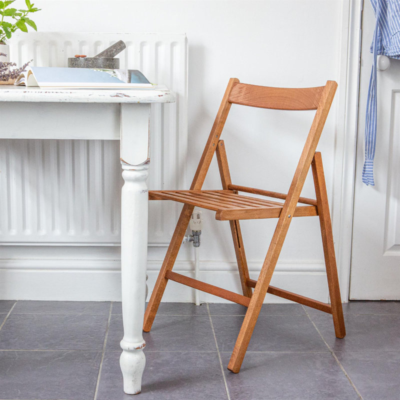 Harbour Housewares - Beech Wood Folding Chairs, Walnut