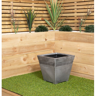 Samuel Alexander Pot Planter