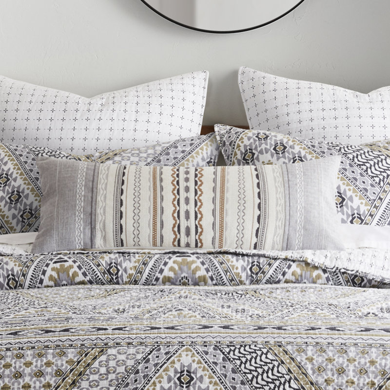 Etrada Stripes Pillow