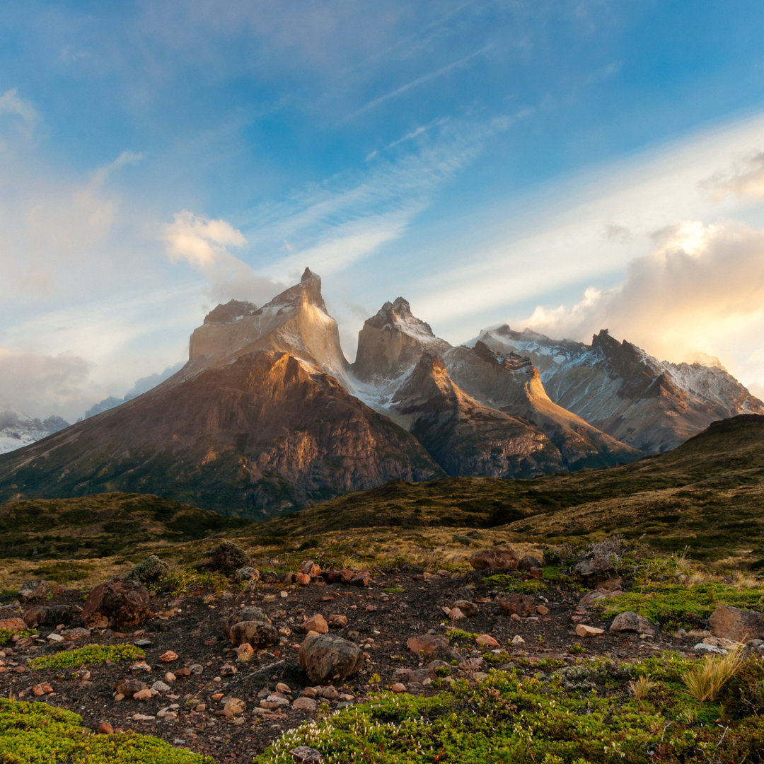 Leinwandbild Patagonian Dawn