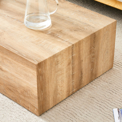 Mettez en valeur votre espace de vie avec cette table basse moderne en MDF aux motifs texturés lisses et clairs, d'une couleur bois clair. Son design élégant la caractérise. 39,3 x 21,7 x 11,8 cm
