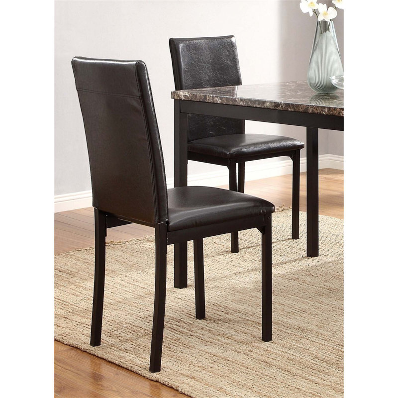 Ensemble de 4 chaises avec cadre en métal et siège en similicuir