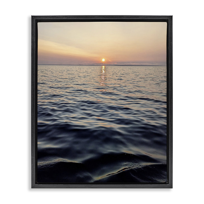 Cadre flottant Sundown Waters Seascape, conception de Kali Wilson, H 21 po x l 17 po, Cadre flottant noir de jais