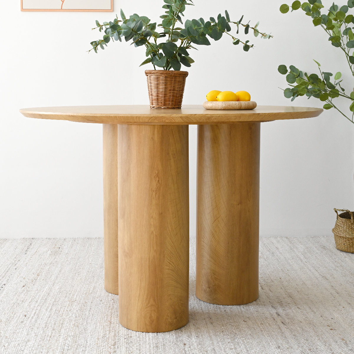 ROUND DINING TABLE: Image Reel Table