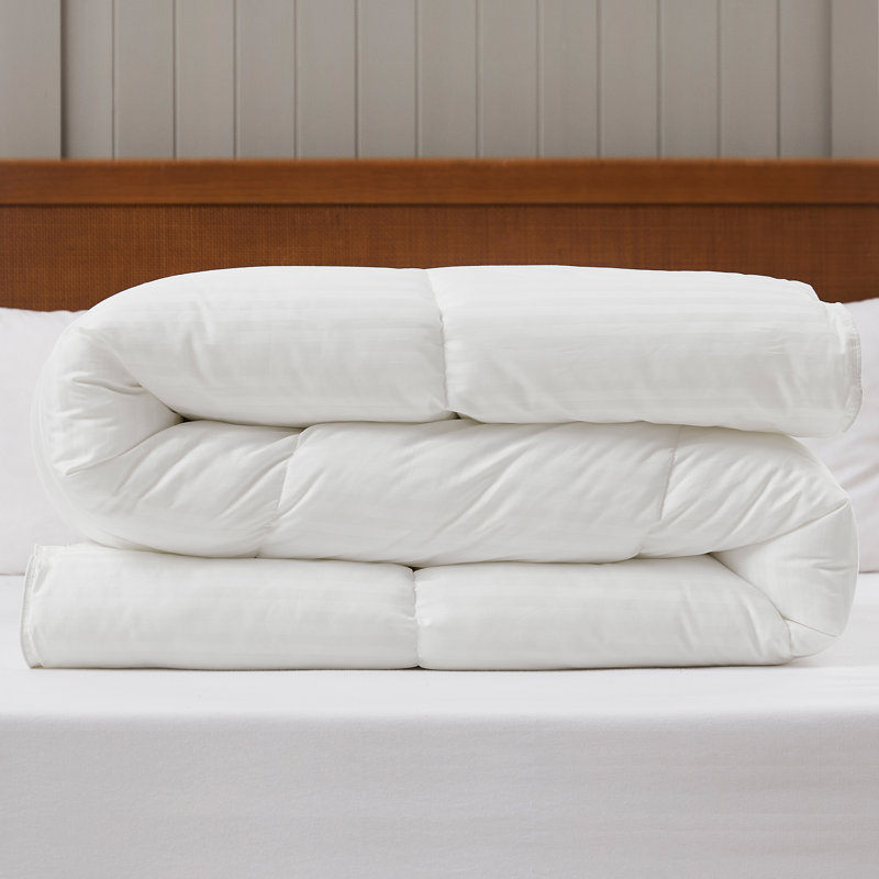 Eddie Bauer® Lightweight PrimaLoft® Down Alternative Comforter (Hypoallergenic), King