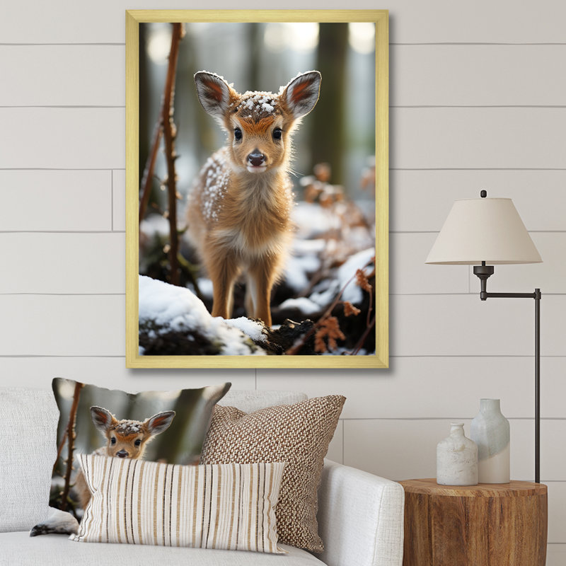 Mignon bébé, portrait de cerf en hiver - art mural animal cerf, H 32 po x l 24 po x P 1 po, Cadre flottant blanc