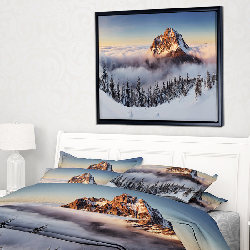 «Winter Mountain Landscape», photographie, H 30 po x l 40 po x P 1,5 po, Toile avec cadre flottant