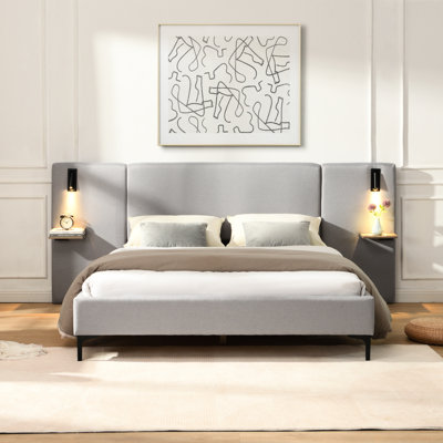 Cadre de lit sophistiqué en lin gris doux, lampes de lecture et tablettes intégrées, grand lit pour lit élégant, deux tablettes, taille, décor