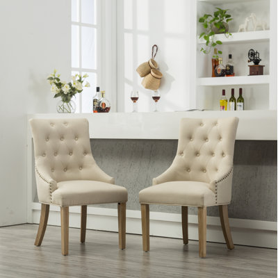 Ensemble de 2 chaises à oreilles capitonnées en bois massif brun clair avec têtes de clous