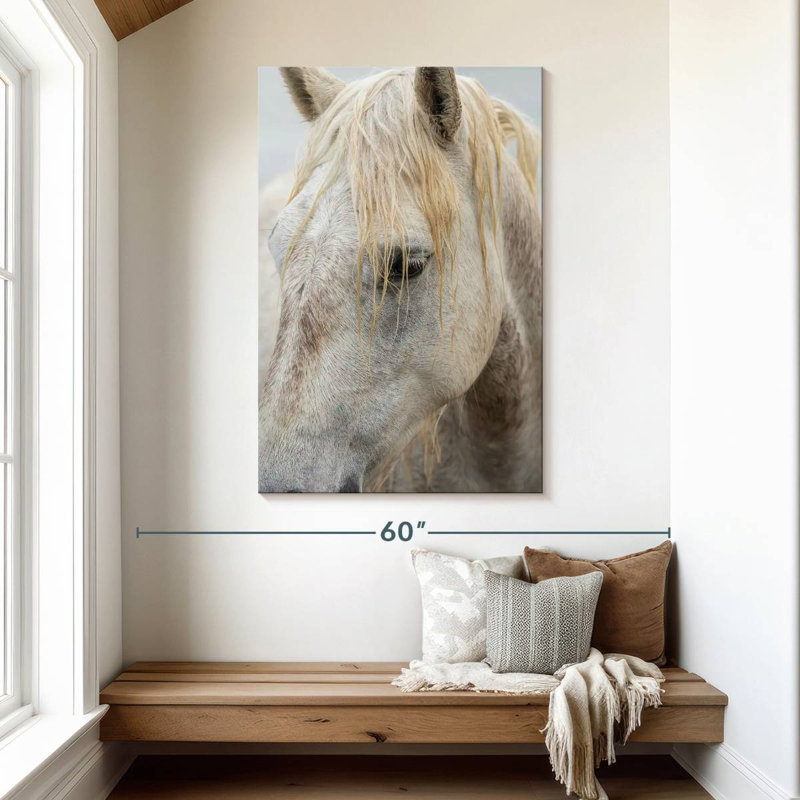 Ronce près d'un cheval blanc de Camargue I, H 48 po x l 32 po