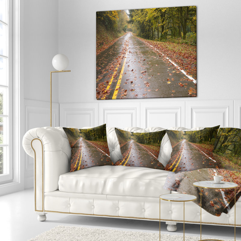 Coussin Wet Rainy Road in Forest, 16 po x 1 po, Coussin décoratif