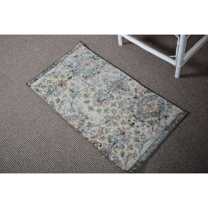Vintage Turkish Oushak Wool Rug in Beige - Handwoven Antique Small Mat Ideal for Doorway Use