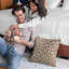 Coussin abstrait angles-403923995-403923989