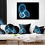 Nébuleuse spirale bleue sur fond noir - coussin imprimé abstrait