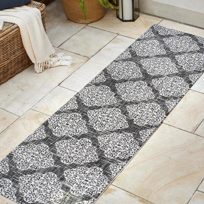 Tapis intérieur / extérieur noir / ivoire Hysell Ornate Medallions, Tapis de couloir 2 pi 2 po x 10 pi