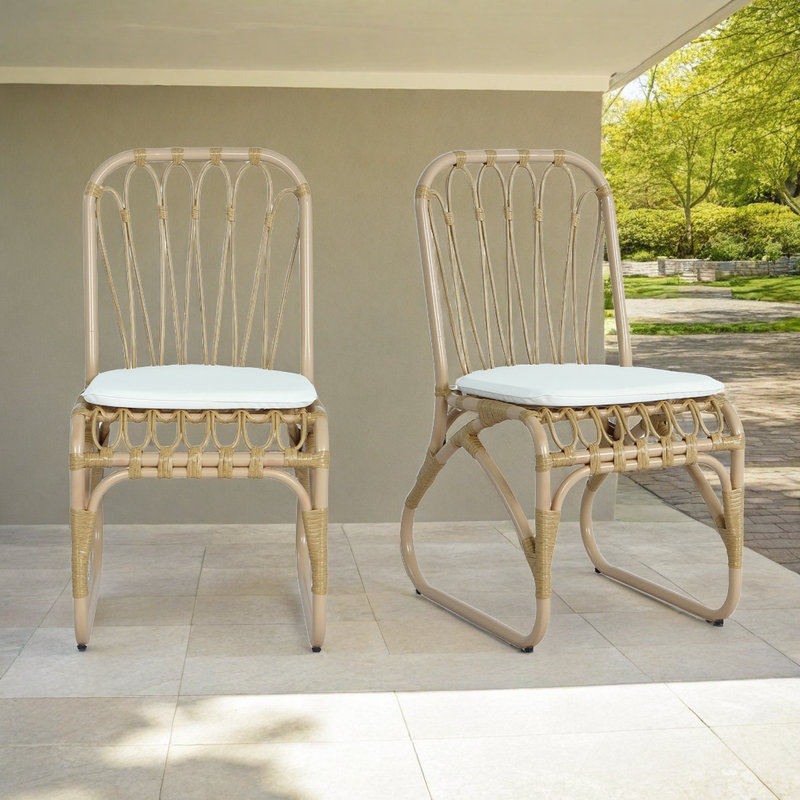Ensemble de 2 chaises d'extérieur en rotin avec dossier à pétales, coussins inclus, capacité de 400 lb, Blanc, Brun