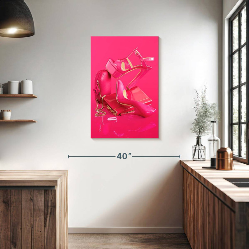 Talons et sacs à main roses, H 36 po x l 24 po