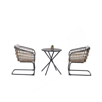 La chaise de salle à manger en osier-ENSEMBLE de 2 est conçue pour élever votre patio, votre balcon ou votre jardin dans un endroit confortable et élégant pour la détente et la connexion.