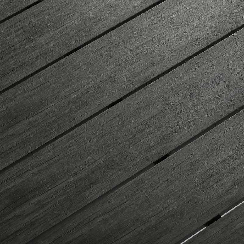 Mobilier d'extérieur polyvalent - Coussins épais, chaises en fer et table en bois robuste en plastique pour les sièges de luxe élégants
