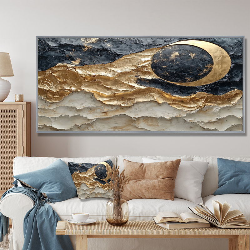 Golden Eclipse on Marble Dancing Waves I - Abstract Realism, art mural, Argent argent, H 28 po x l 60 po, Cadre flottant