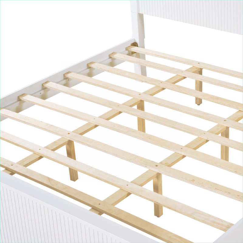 Structure de lit moderne en bois rainuré de très grande taille, fabrication en bois massif à finition blanche, aucun sommier requis pour la chambre principale ou la chambre d'amis