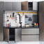 Élégante armoire de garage murale gris métallique - rangement extra profond, chaleur et eau, rangement à fermeture douce avec surface de teinture