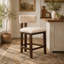 Ensemble de 2 tabourets de bar de 66 cm de hauteur, revêtement gris pâle et beige, design moderne et confortable-1601240165