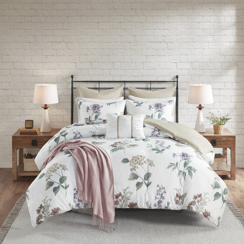 Édredon 7 pièces imprimé taupe / rosé très grand / très grand avec jeté. Contient un édredon, 2 taies décoratives, un coussin Euro 1 et une couverture 50 x 60 pouces. Rembourrage. Motif chalet / chambre à coucher. Lavable à la machine. 100%