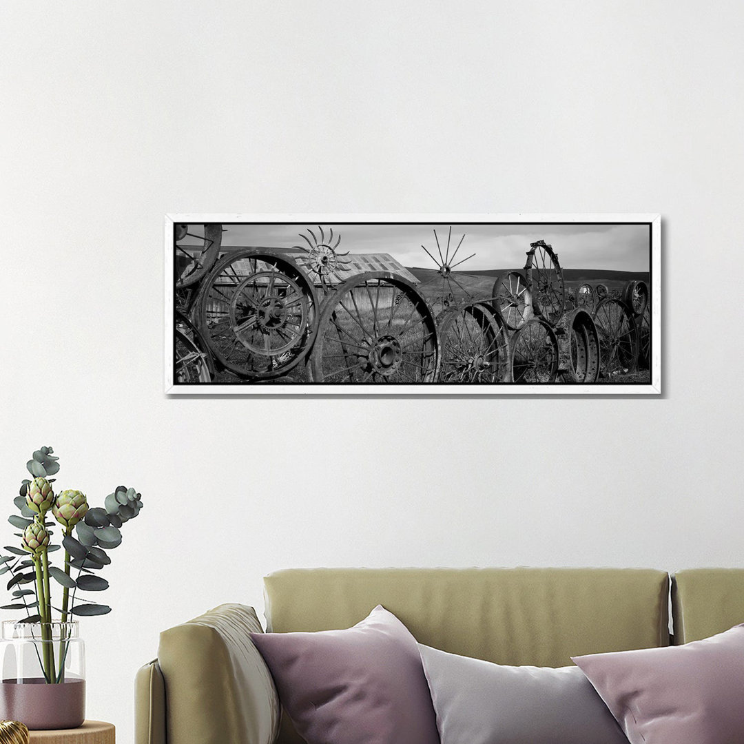 Old Barn With A Fence Made Of Wheels, Palouse, Whitman County, Washington State, USA von Panoramic Images - Panoramic Ga...