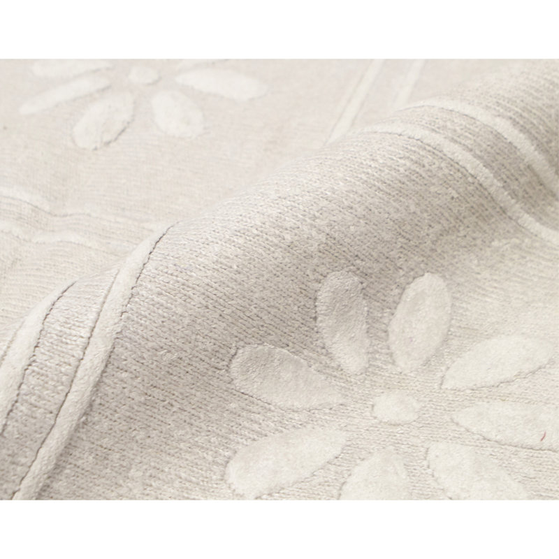 Himalayan Wool Floral Area Rug in Silver