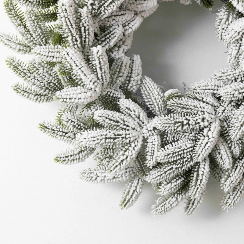Couronne de Noël enneigée enneigée pour l'hiver - 22 po