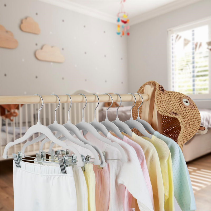 Bairiki Velvet Hangers With Clips, White