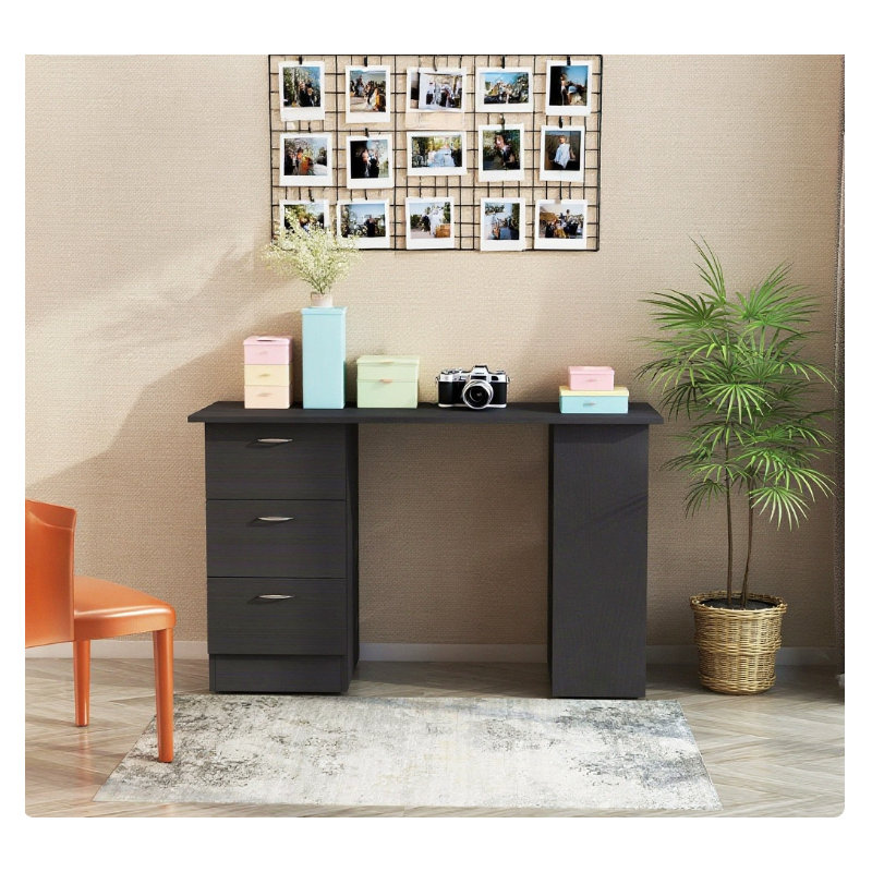 Table de travail moderne avec bureau d'ordinateur